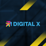 Logo der Digital X auf einem dunkelblauen Hintergrund mit gelben Streifen oben und unten.