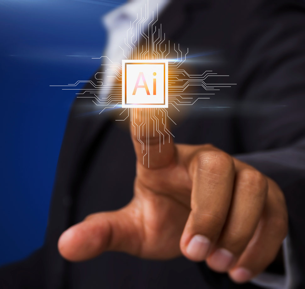Mann zeigt auf ein AI-Logo